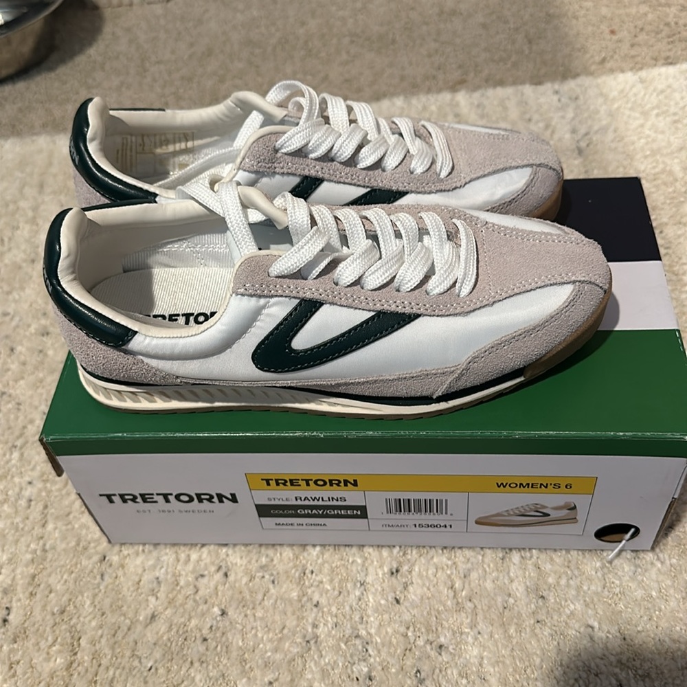 Brand new Tretorn sneakers color white/green. Gorgeous for all seasons